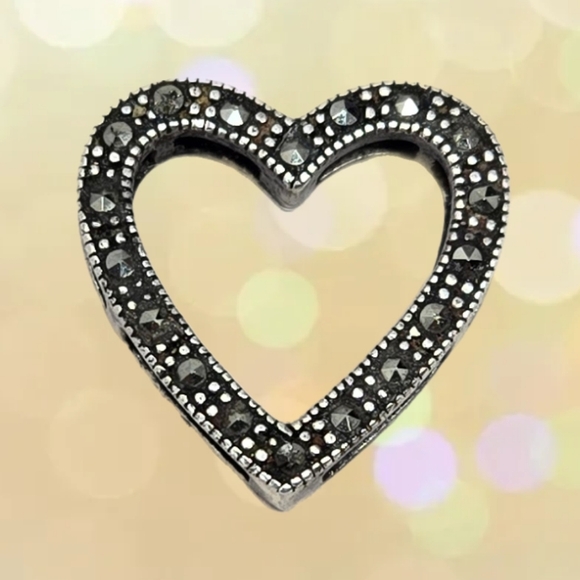This Sterling .925 Silver Heart Shape Marcasite Stone Slide Open Sides Pendant - Picture 1 of 13